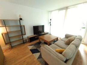 Cozy 3 bedrooms, 5 mn 450m walk Metro La Defense